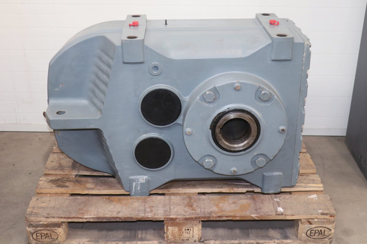 We serviced an industrial gearbox.